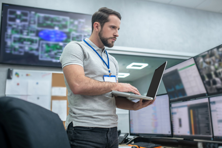 Ensuring Reliability: The Crucial Role Of Minimum Uptime And Response Time Guarantees In Data Centers