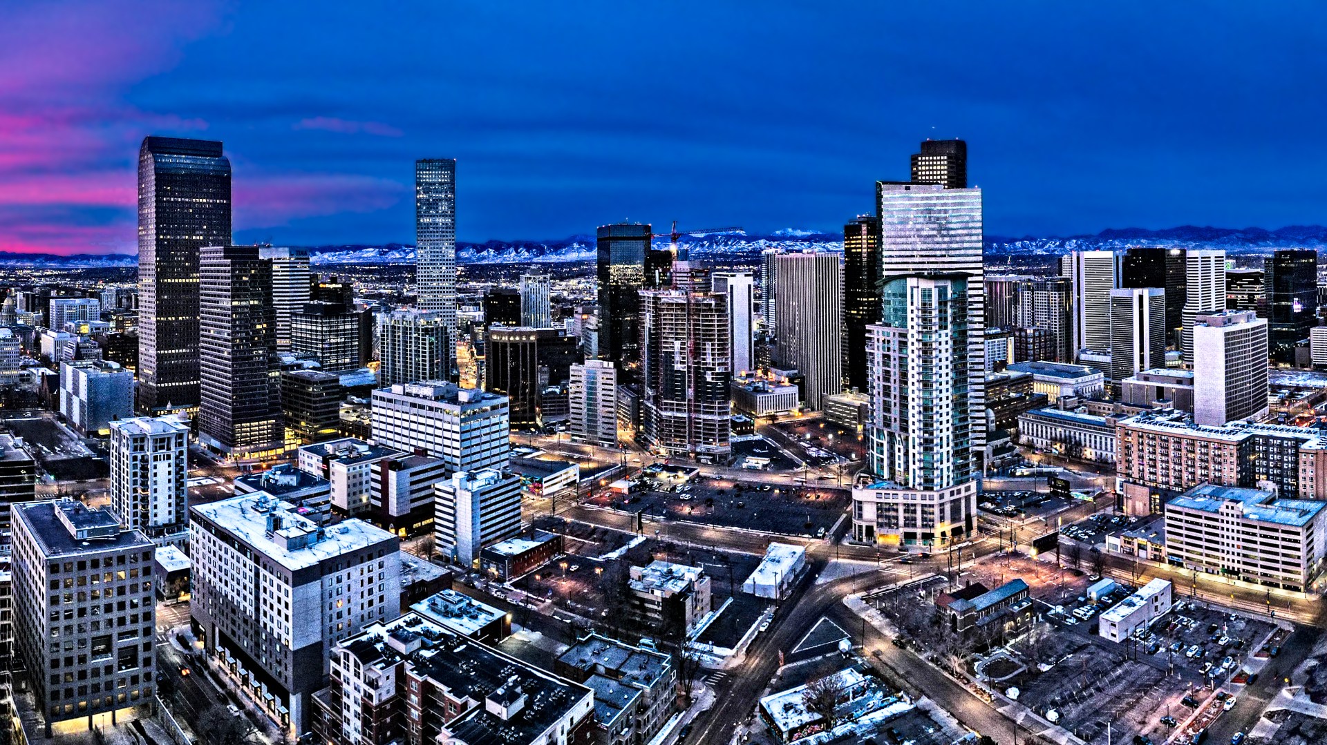 What Features Should You Look for in a Denver Data Center?