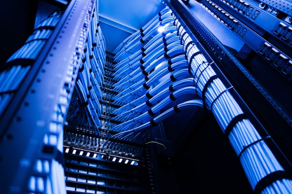 Hybrid Cloud Trends 2026: 12 Adoption Drivers Accelerating Growth