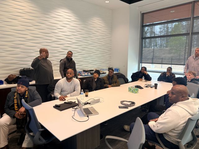 Data center expert presenting career opportunities to students
