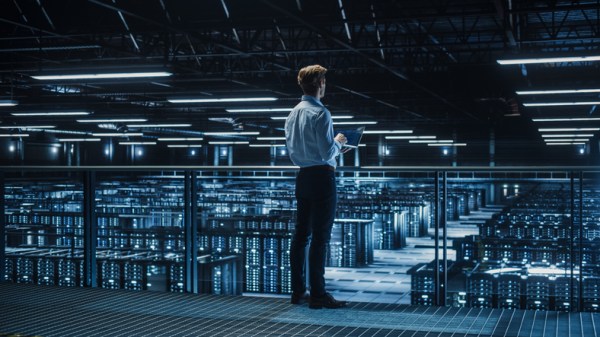 How CIOs Reduce Vendor Sprawl with Hybrid Data Center Consolidation
