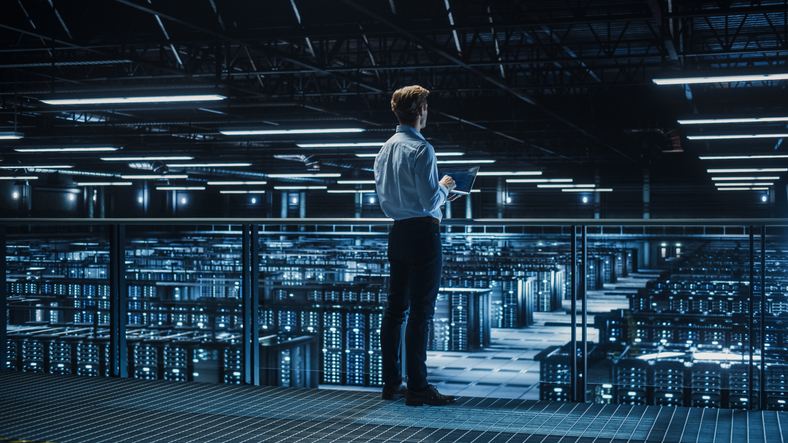 How CIOs Reduce Vendor Sprawl with Hybrid Data Center Consolidation