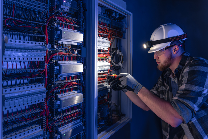 The Real Cost of Data Center Downtime (With Mitigation Checklist)